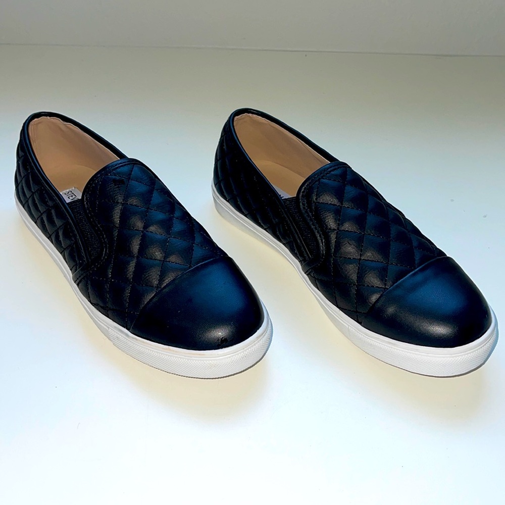 Steve Madden slip on shoe